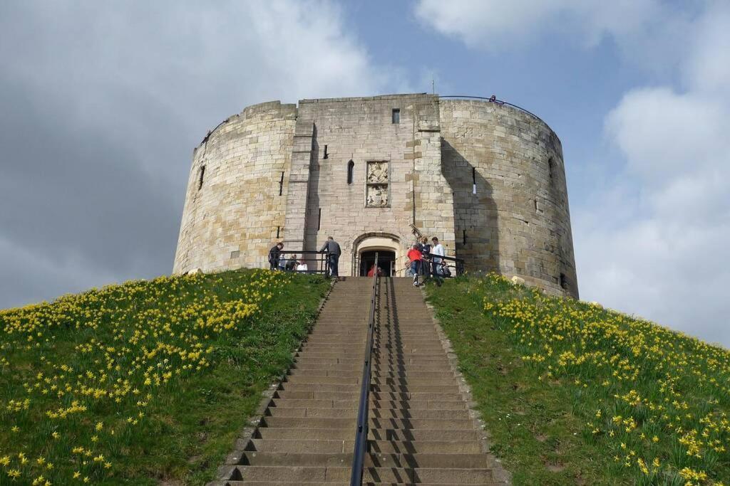 Luxury One Bedroom Apartment Within The City Walls York Exterior photo