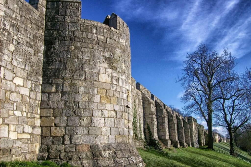 Luxury One Bedroom Apartment Within The City Walls York Exterior photo